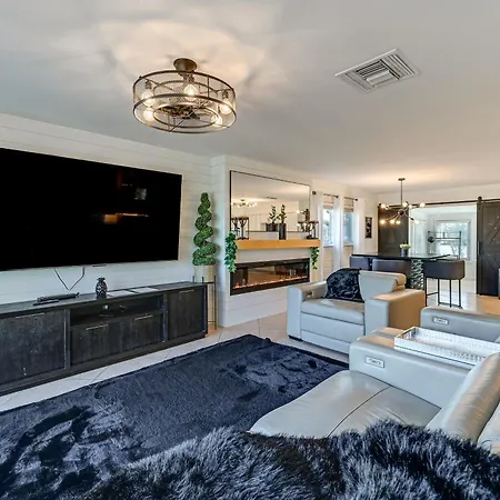 1 Mi To Bonita Beach Park Chic Canal-Front Home!
